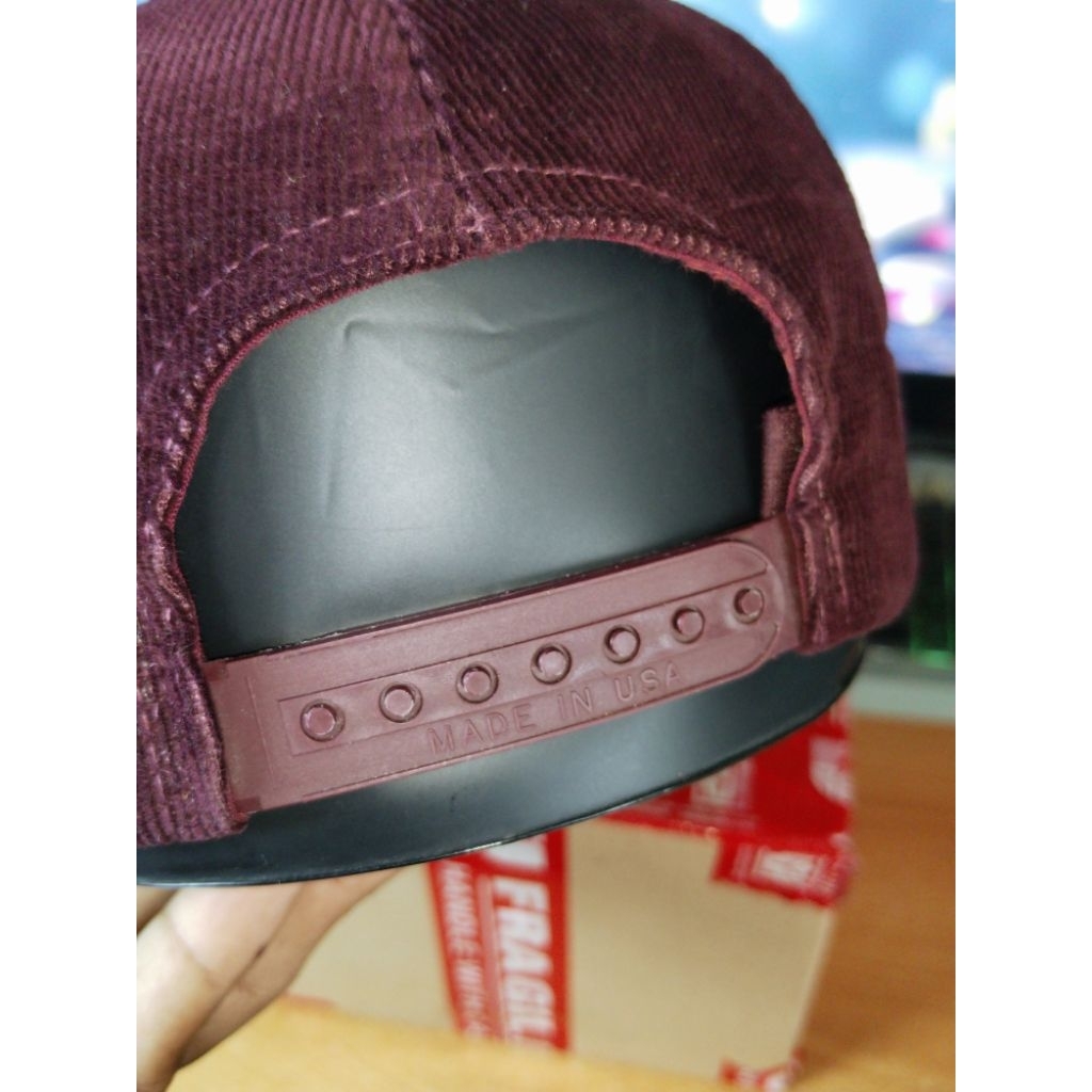 TOPI VINTAGE | CLASSIC SNAPBACK CORDUROY MARUN