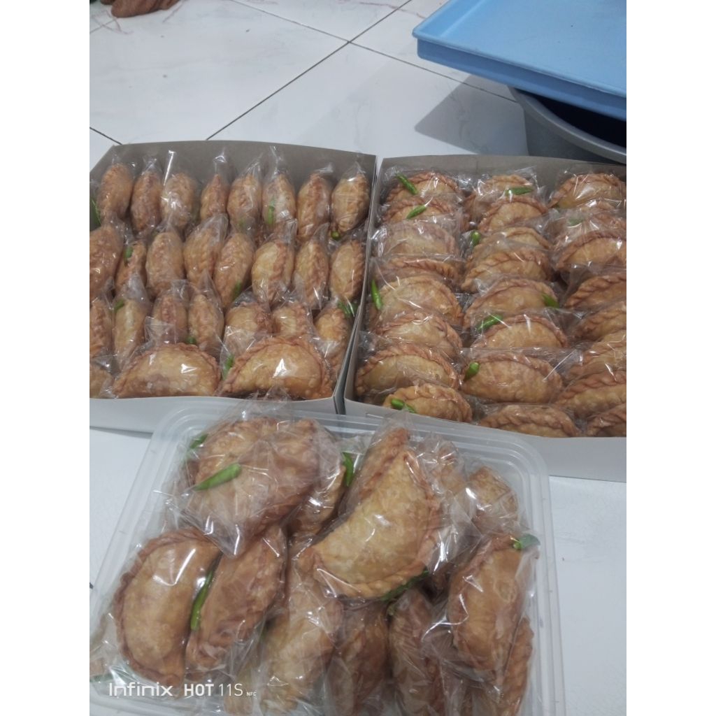 

Pastel isi sayur atau bihun wortel