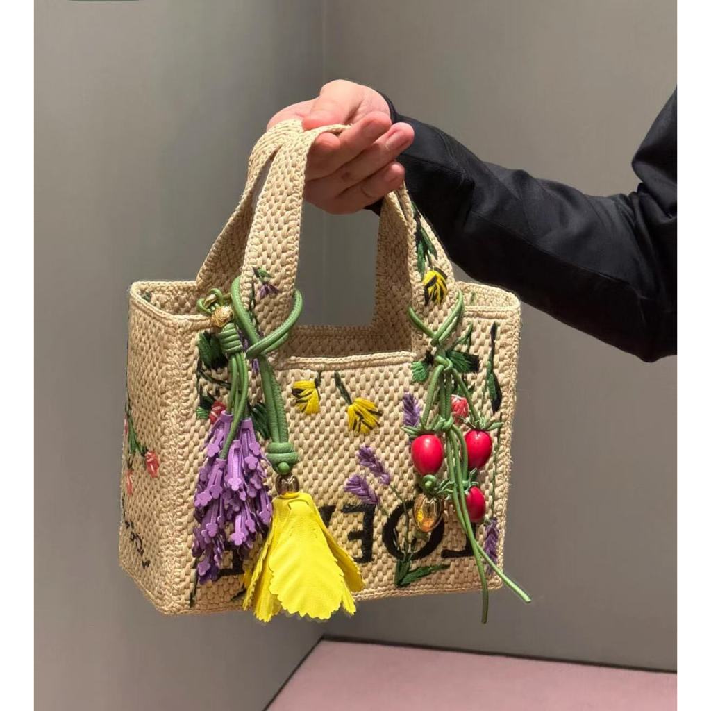 Gantungan Tas Premium Keychain LOEWE Bag Charm Estetik Gantungan Kunci Unik Kekinian Gantungan Kunci