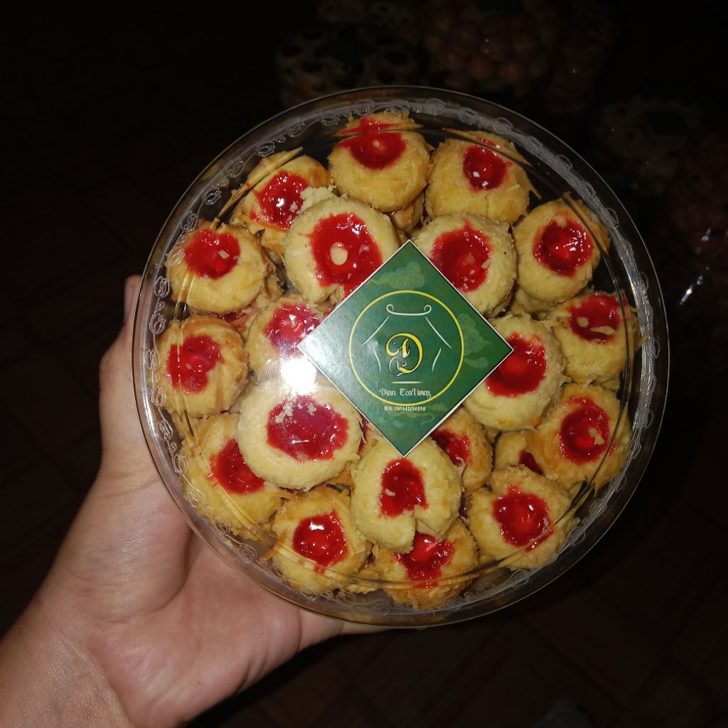 

kue tumbprint/ kue tumprint/kue kering lebaran ukuran toples 500gr, ukuran toples 250gr dan ukuran toples tabung 800ml