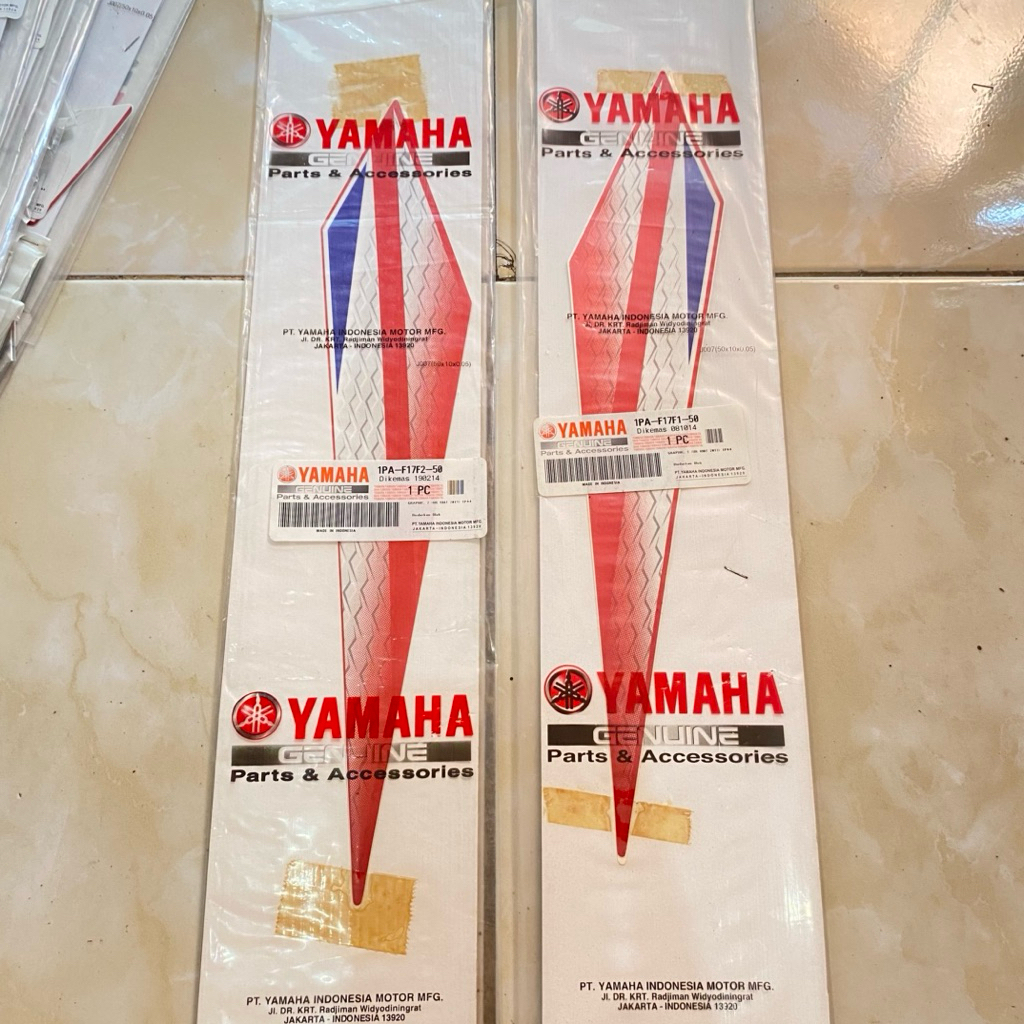 Striping Stiker Body belakang Yamaha Vixion New NVL 2014 Merah original YGP 1PA-F17F1-50 1PA-F17F2-5