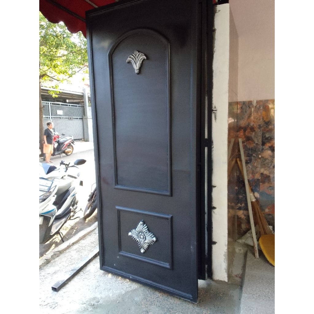 PINTU BESI LIPAT / ORNAMEN TEMPA