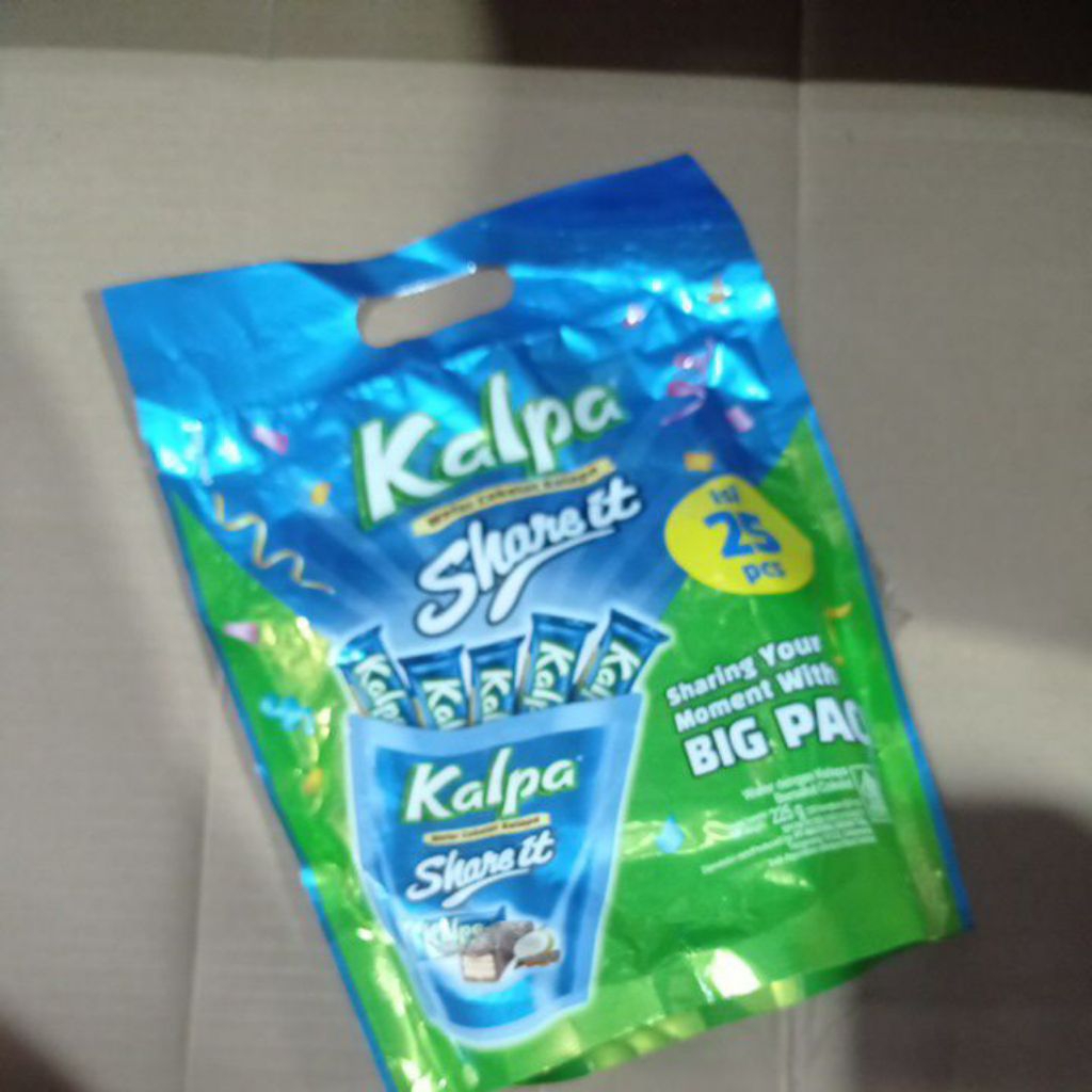 

Kalpa wafer coklat kelapa share it isi 25 pcs