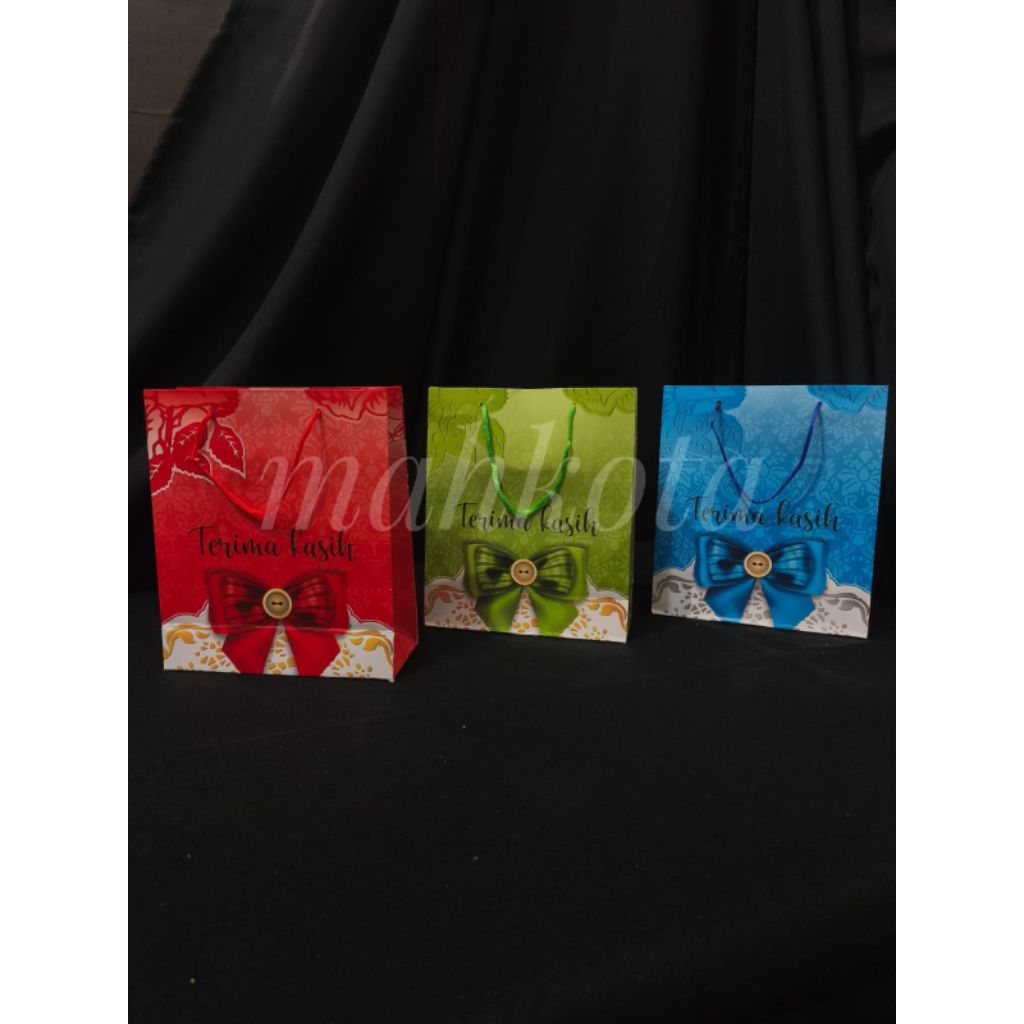 

Paperbag terimakasih/paperbag souvenir/goodie bag 18×21×7cm 1 pack 10 pcs