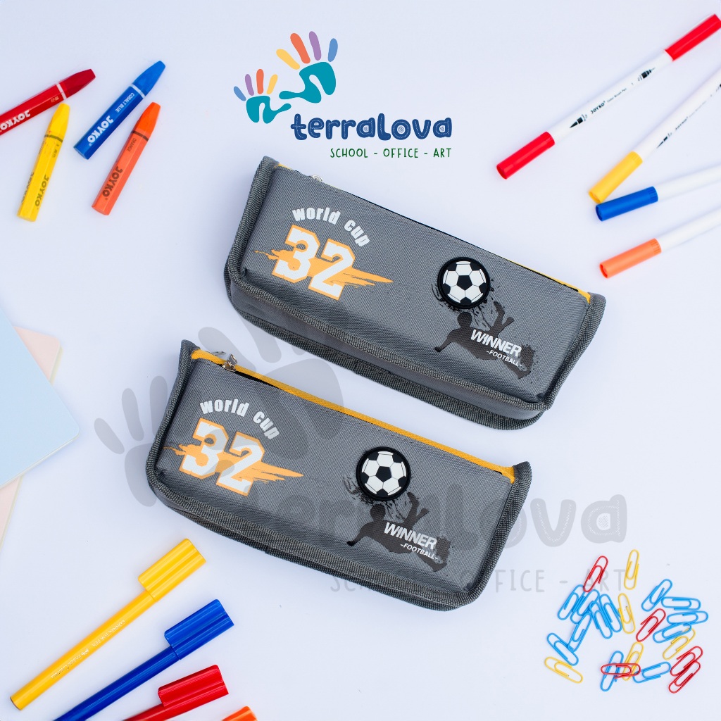 

Kotak pensil Resleting WINNER FOOTBALL 6727R