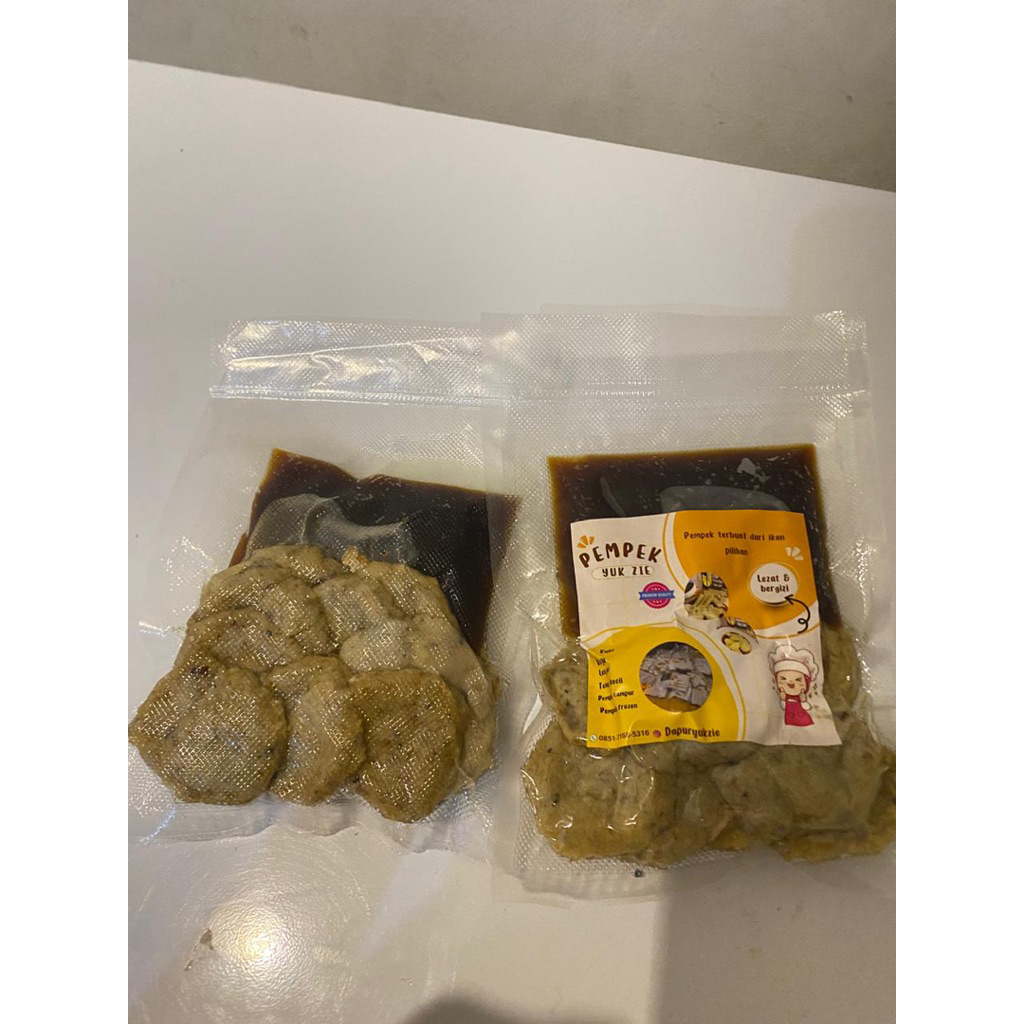 

pempek kulit frozen plus cuko