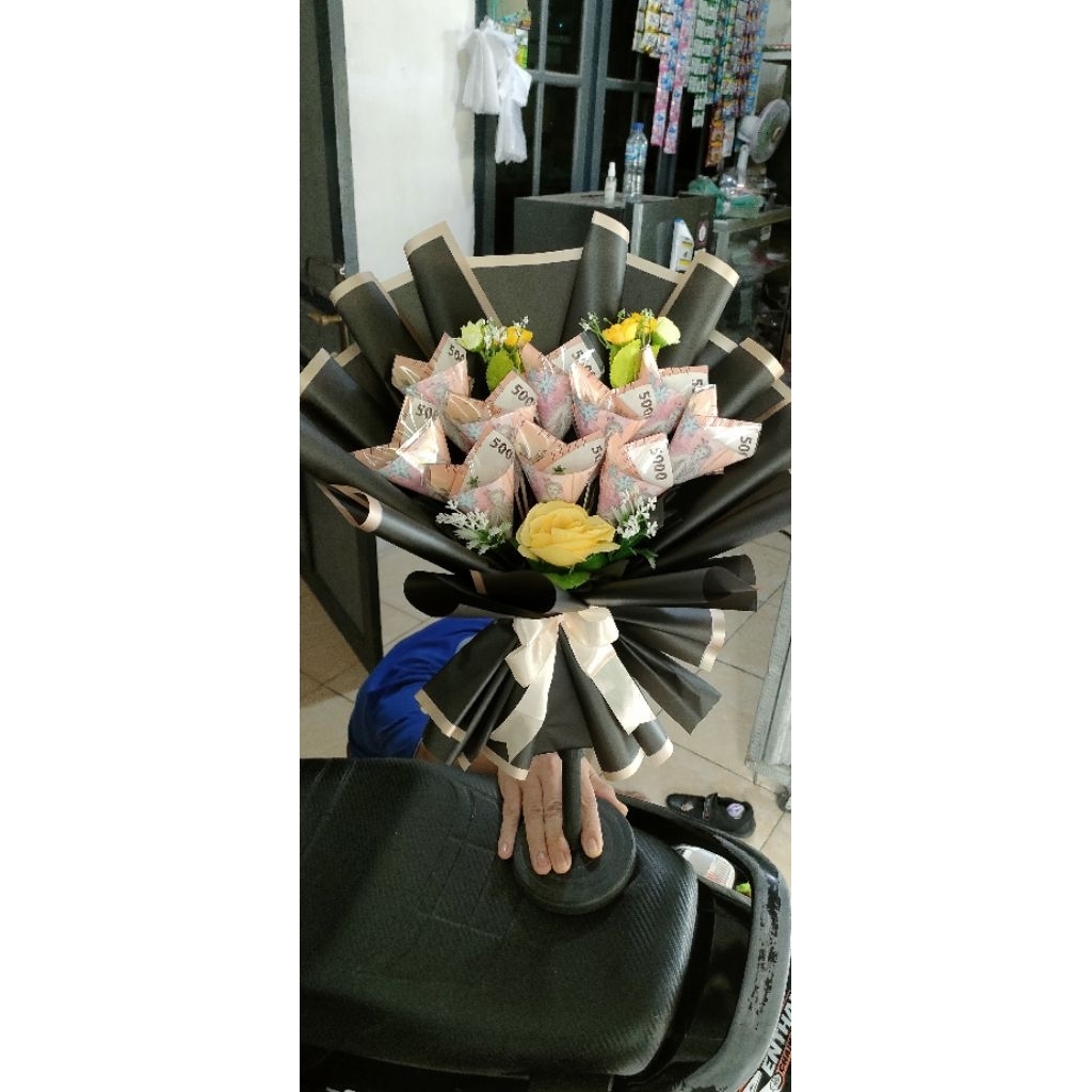 

Costum buket uang. lebaran 10 lembar 5000