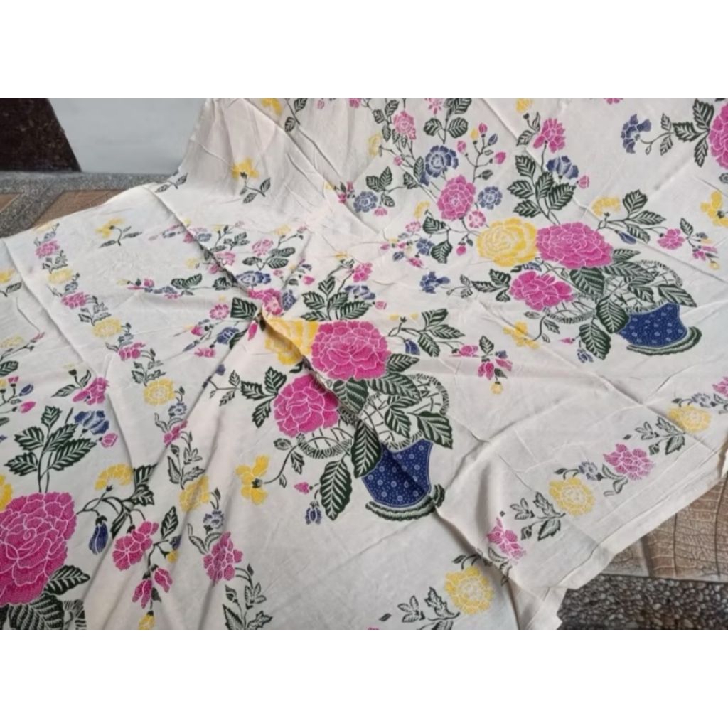 TERLARIS KAIN BATIK LAWEYAN SOLO BUNGA MAWAR PINK DASAR PUTIH
