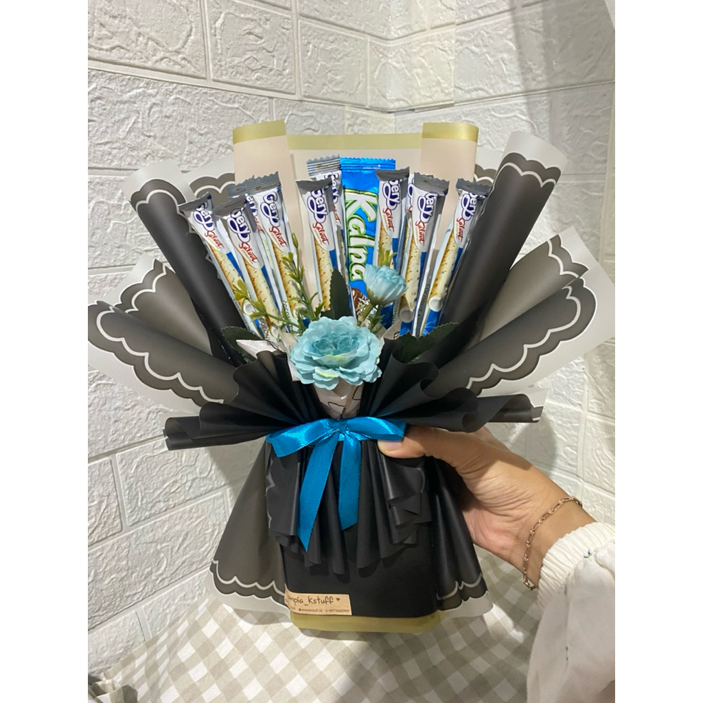 

[empia_kstuff] BUKET SNACK COKLAT BIRU HITAM | BUKET WISUDA GRADUATION ULANG TAHUN ANNIVERSARY