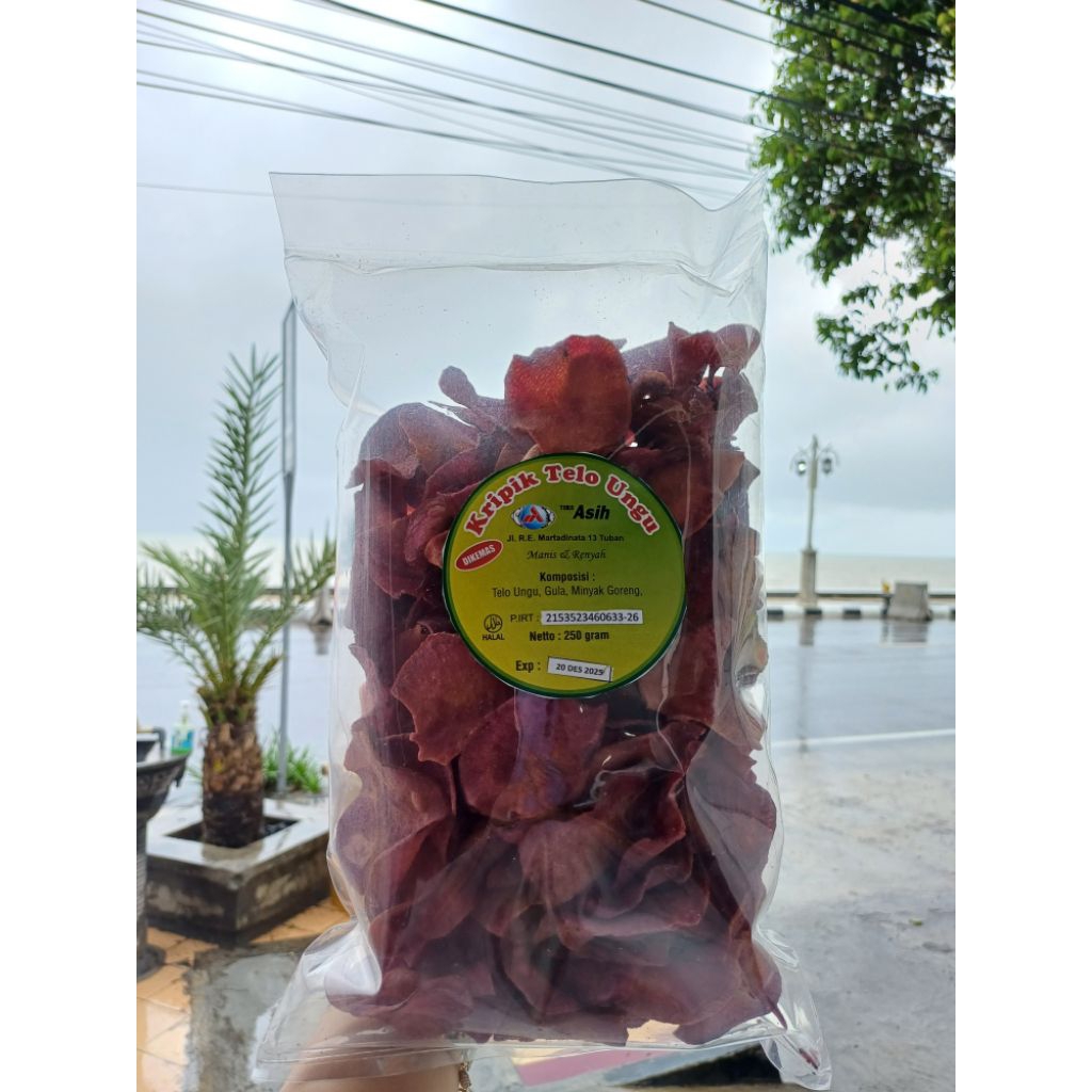 

Keripik Kripik Telo Ungu / Ubi Ungu Manis Gurih (Matang) - Toko Asih