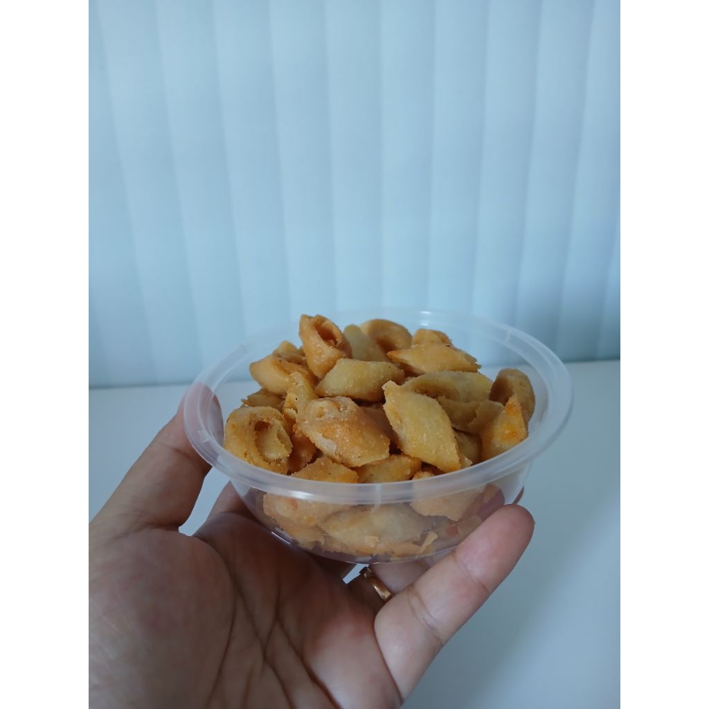 

KULPIA (Keripik kulit lumpia) varian rasa ayam bawang