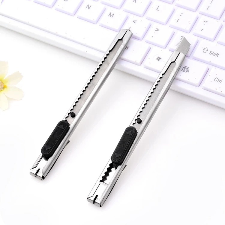 

KAS Pisau Cutter Besi Mini Tajam Stainless Pemotong Kertas Kardus Ringan