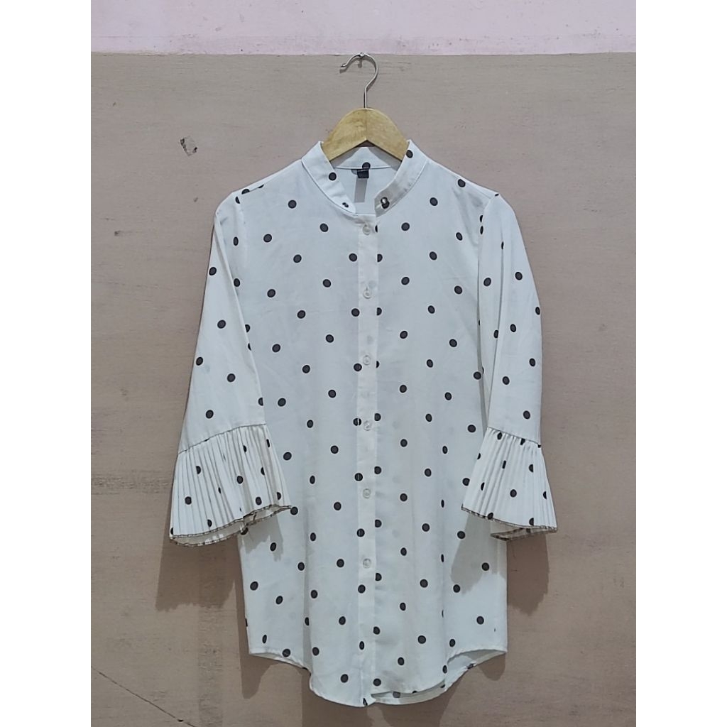 Blus cantik/ kemeja cantik polkadot/ baju kerja/ baju santai/ atasan kekinian/ preloved murah