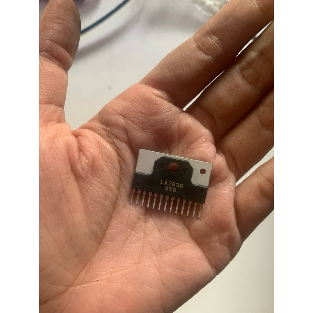 IC LA7838 – Vertical Deflection Output (TV CRT)