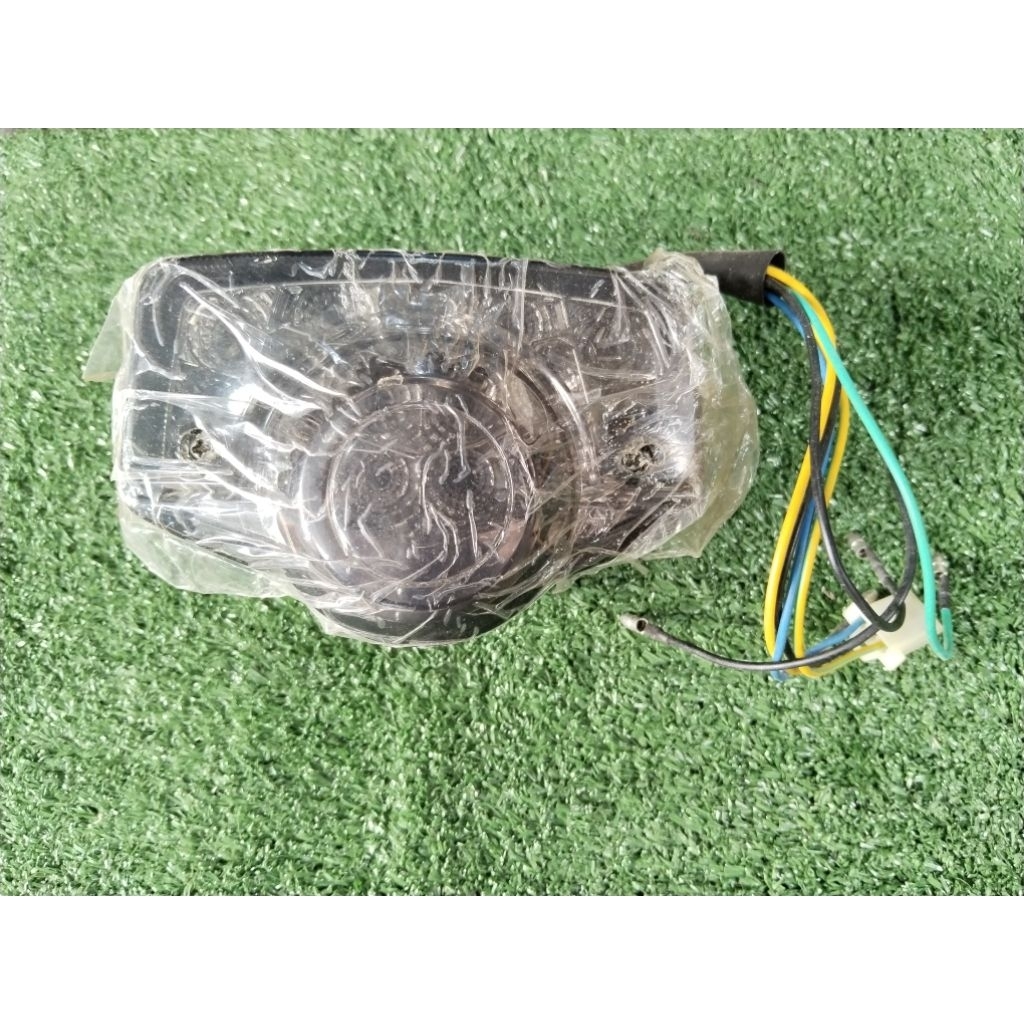 LAMPU BELAKANG CB 100 MIKA SMOKE NYATU SEIN