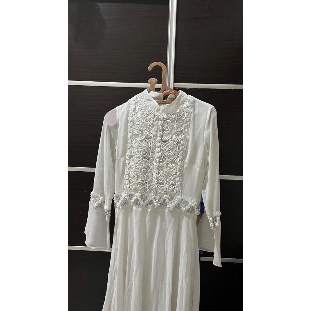 white dress preloved