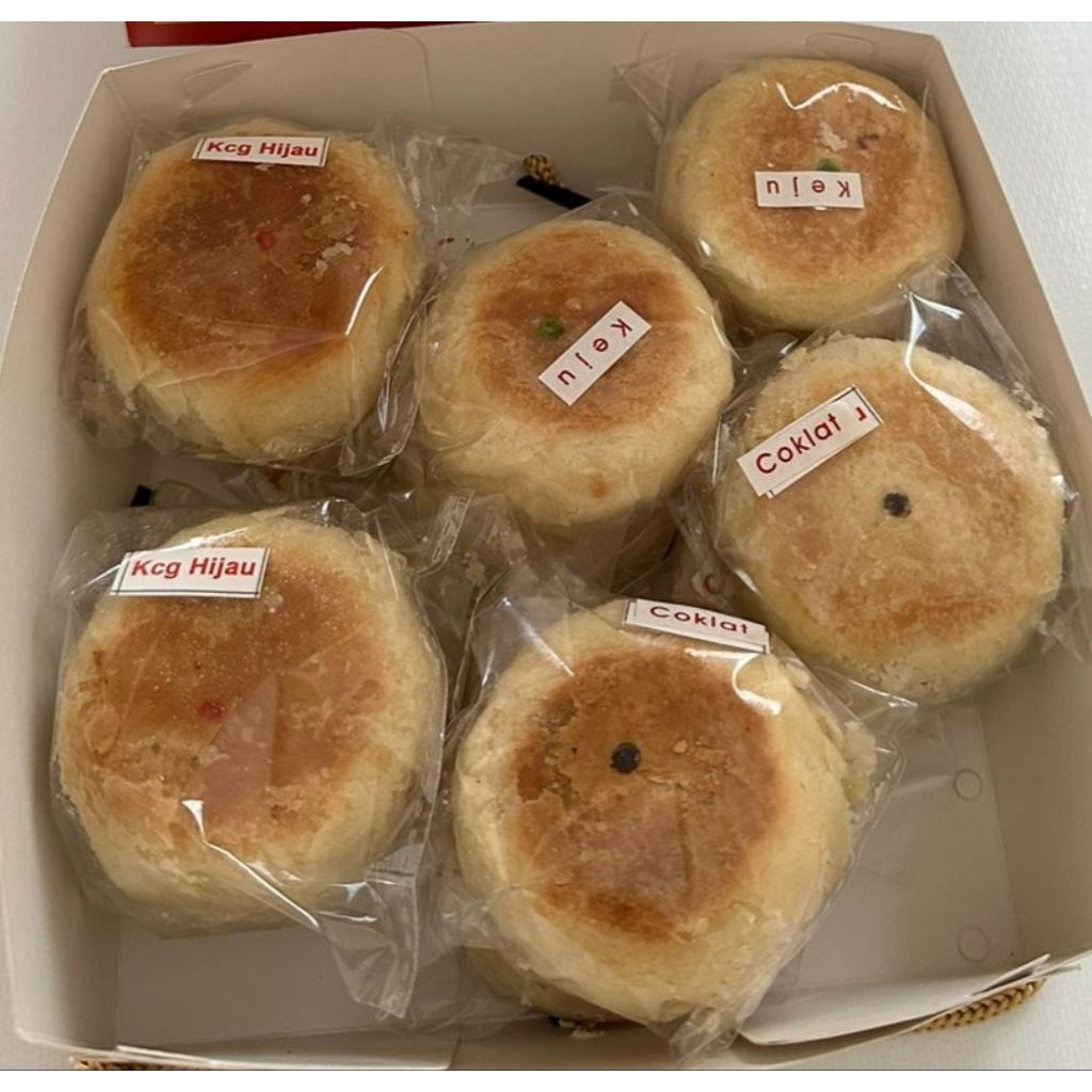 

Kue Pia box isi 12 pcs