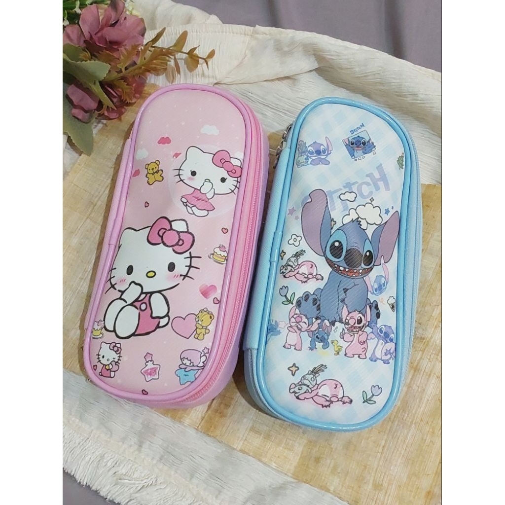

NŌTA - Pencil case / Tempat Pensil Kartun Premium Gambar Stitch, Kuromi, Capybara, Melody, Hello Kitty, Kotak Pensil Bahan Kain Gambar Kartun