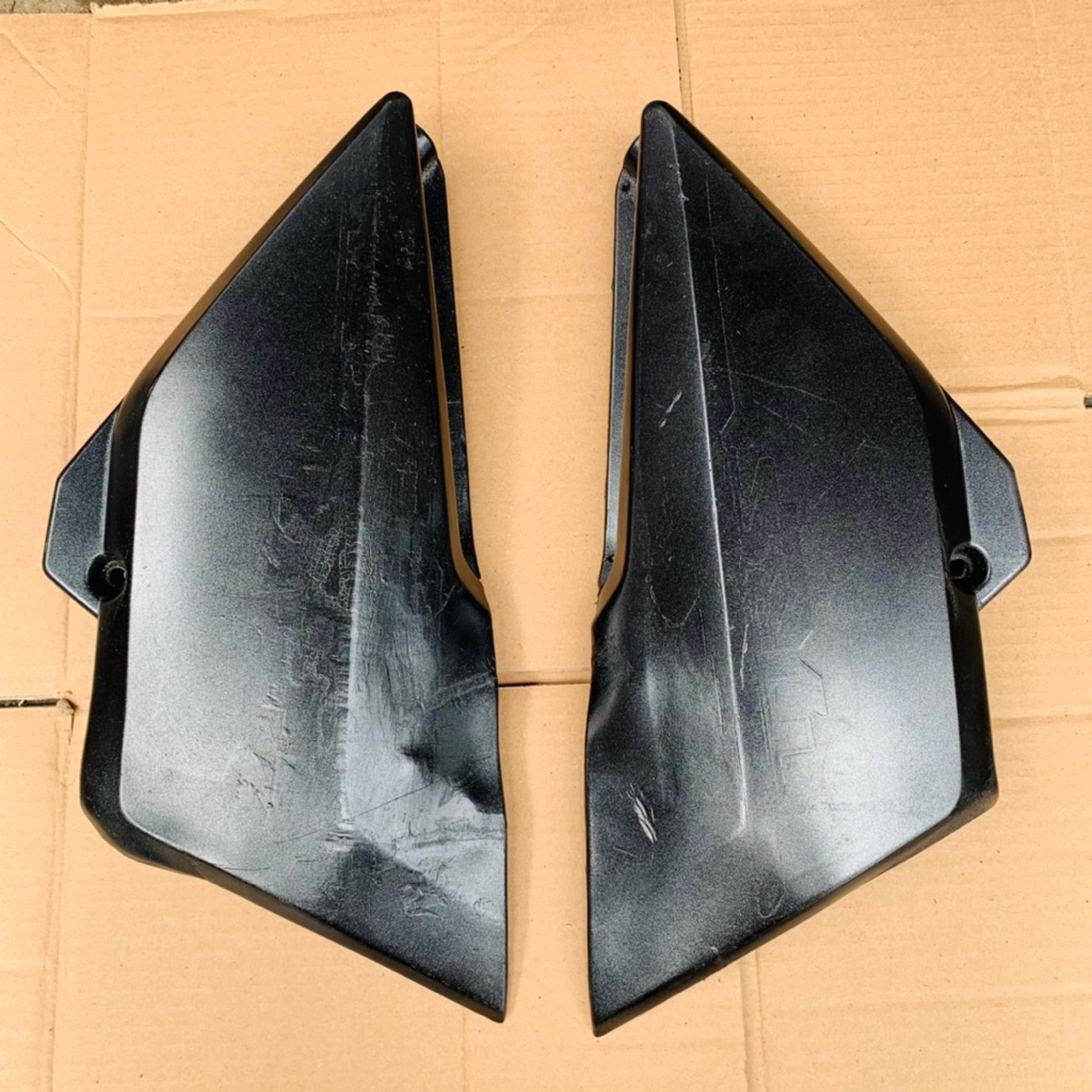 Cover tutup aki tepong aki accu Suzuki TRS TRZ Original copotan motor