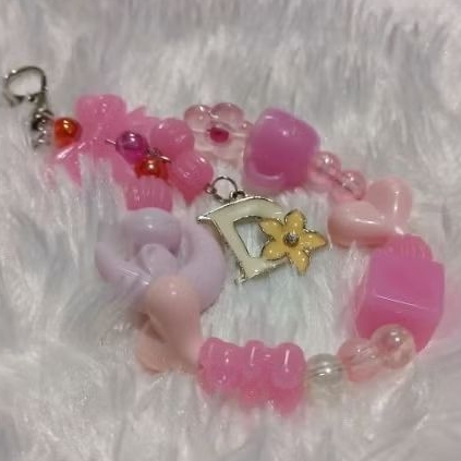 Gantungan Kunci Manik Model Huruf