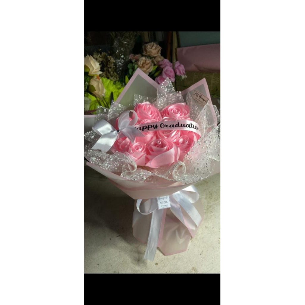

Buket pita satin warna pink 10 tangkai