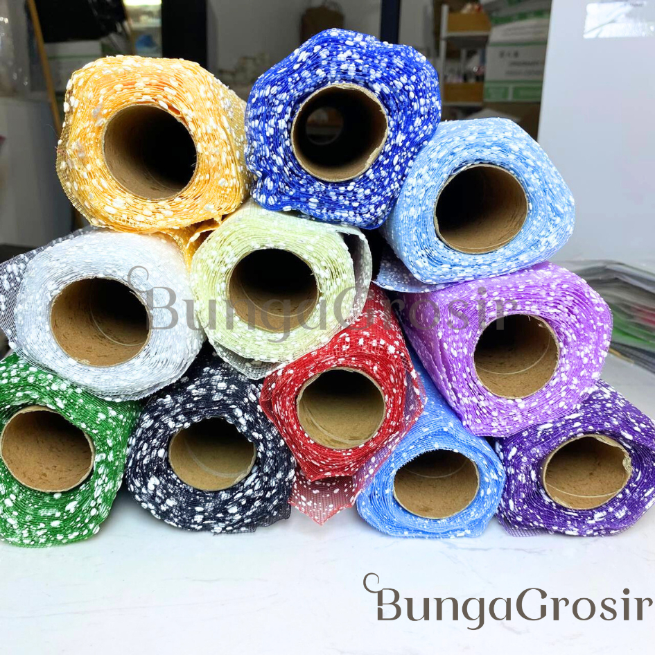 

[1 ROLL] Kain Tile Salju Flower Mesh 4 Yard Wrapping Paper Polynet Snow Buket