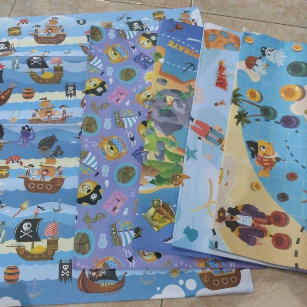 

kertas kado squeezy doff motif pirate bajak laut