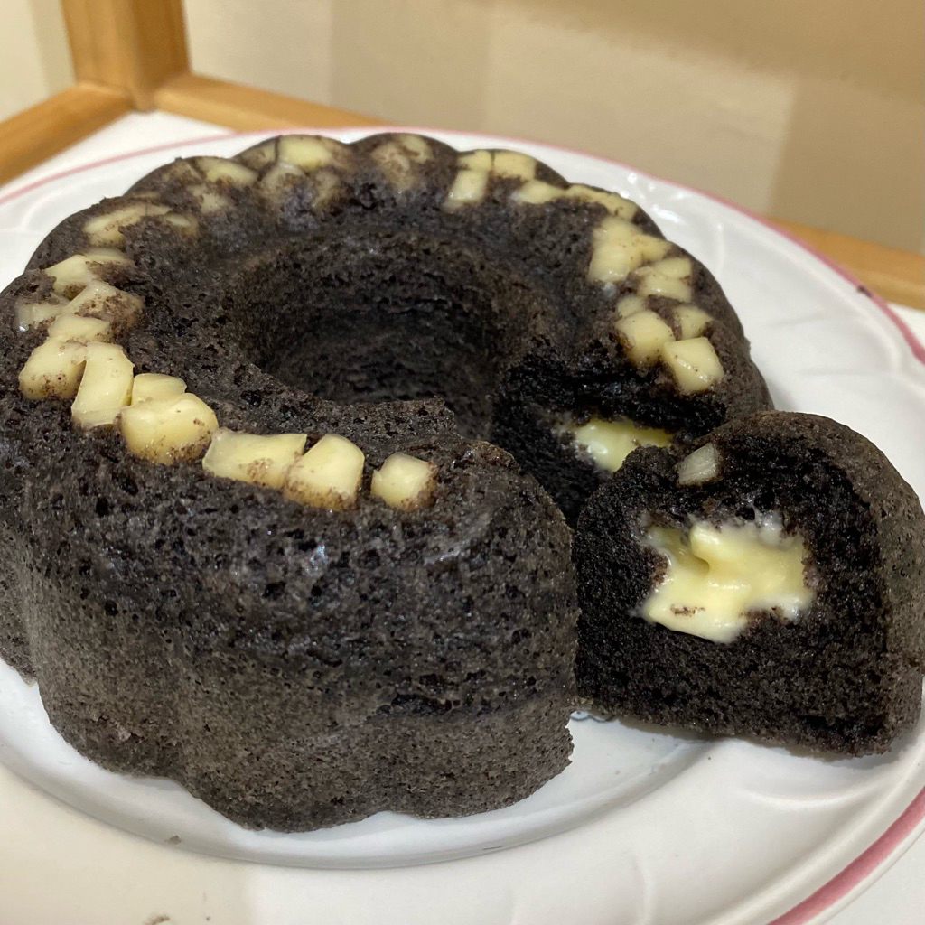 

Bolu Ketan Item Keju Lumer Bento Size