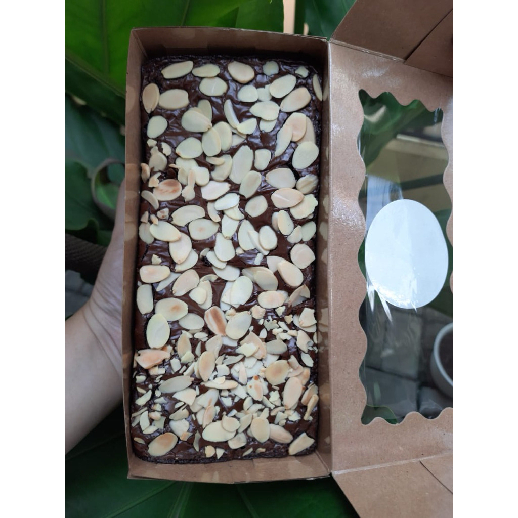

fudgy brownies Almond