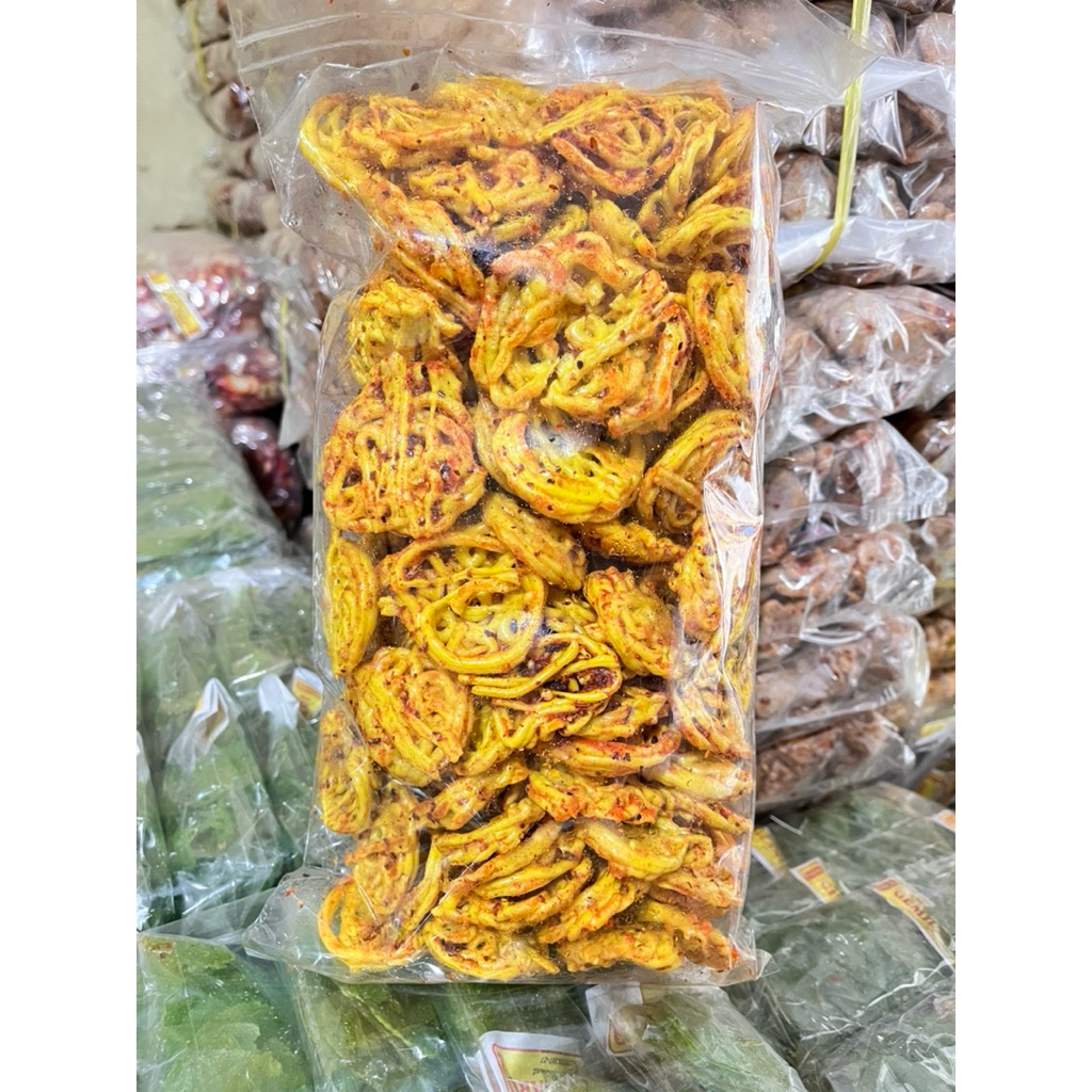 

KERUPUK SEBLAK MIE BANTAT RASA PEDAS DAUN JERUK