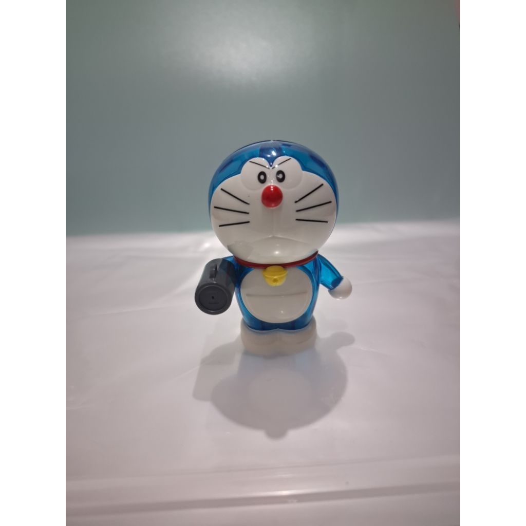 Mainan McD "Doraemon"