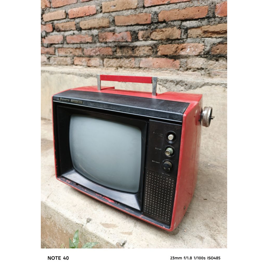tv jadul antik sanyo merah vintage lawas