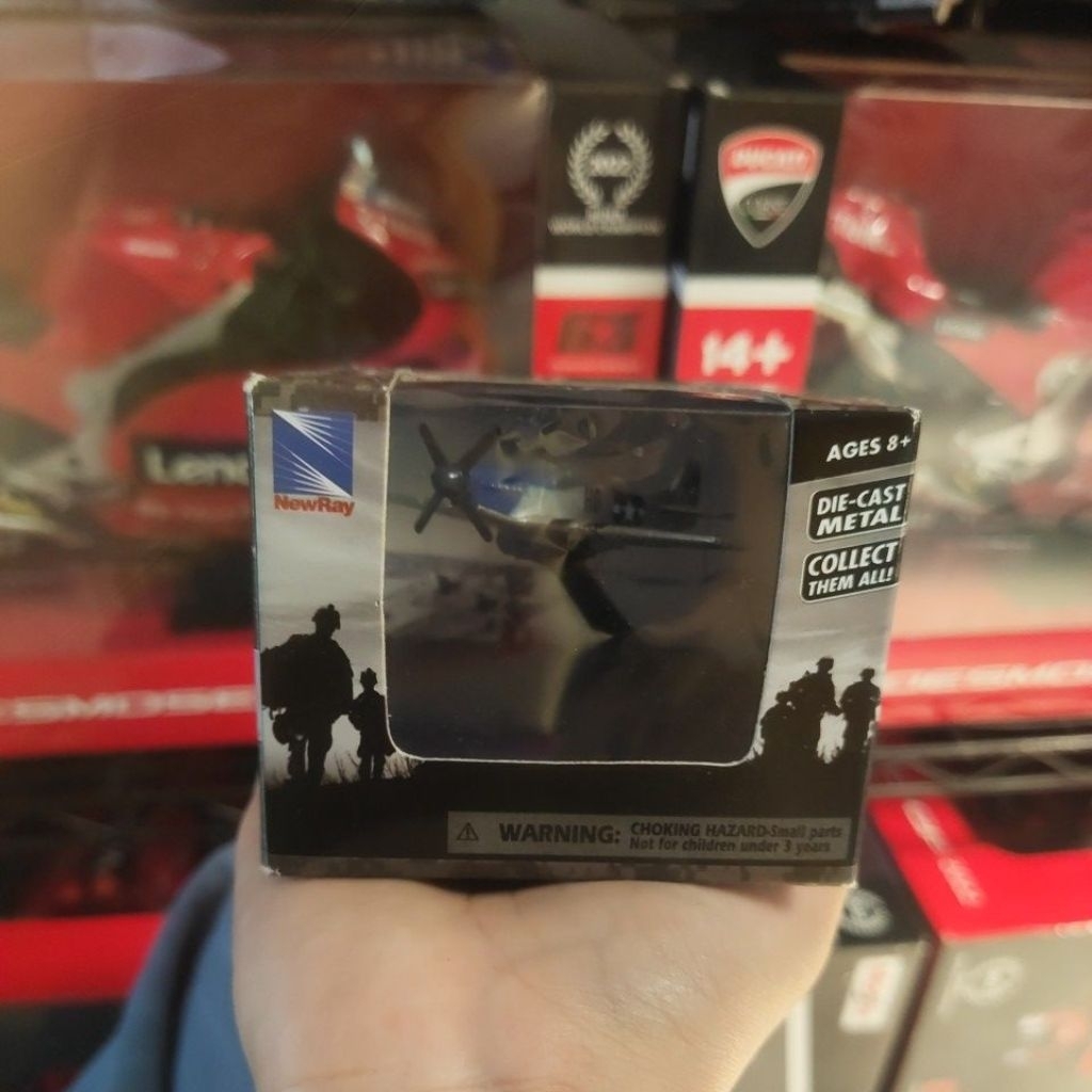 diecast miniatur pesawat militer P-51D Mustang skala 1:160