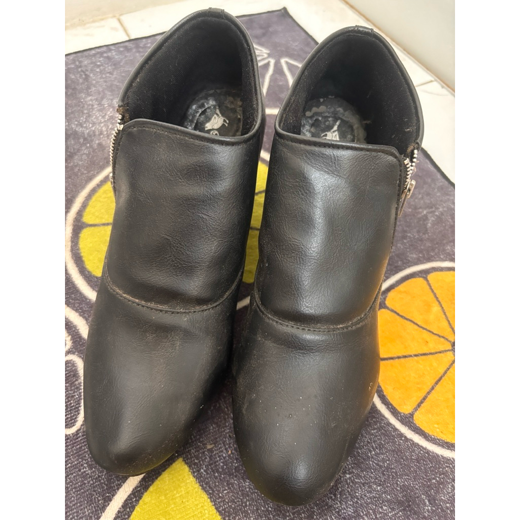 [PRELOVED] Sepatu Boots Ankle Adorable Projects Ukuran 40