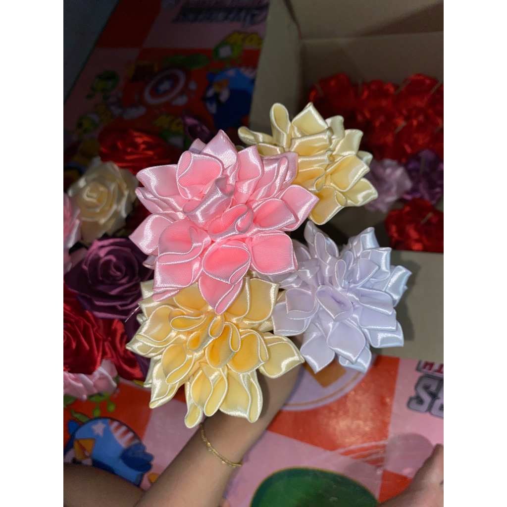 

bunga dahlia pita satin 25 kelopak