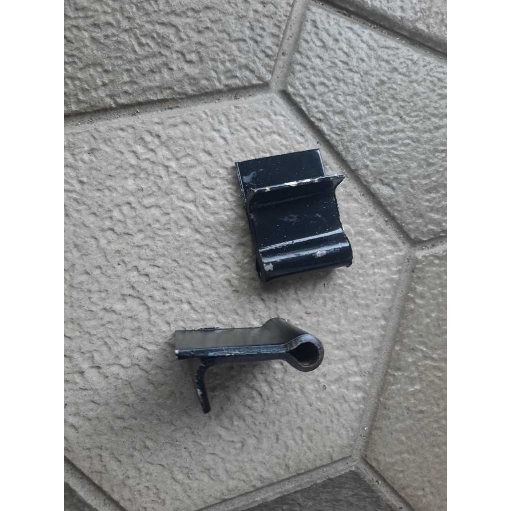 Dudukan braket pangkon engsel rangka jok sadel kawasaki binter merzy mercy KZ200