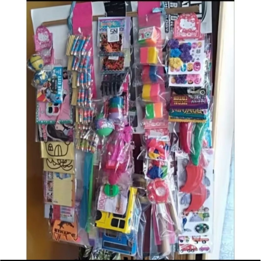 MAINAN RENTENGAN SERBA 2000 ISI 70 PCS SIAP JUAL