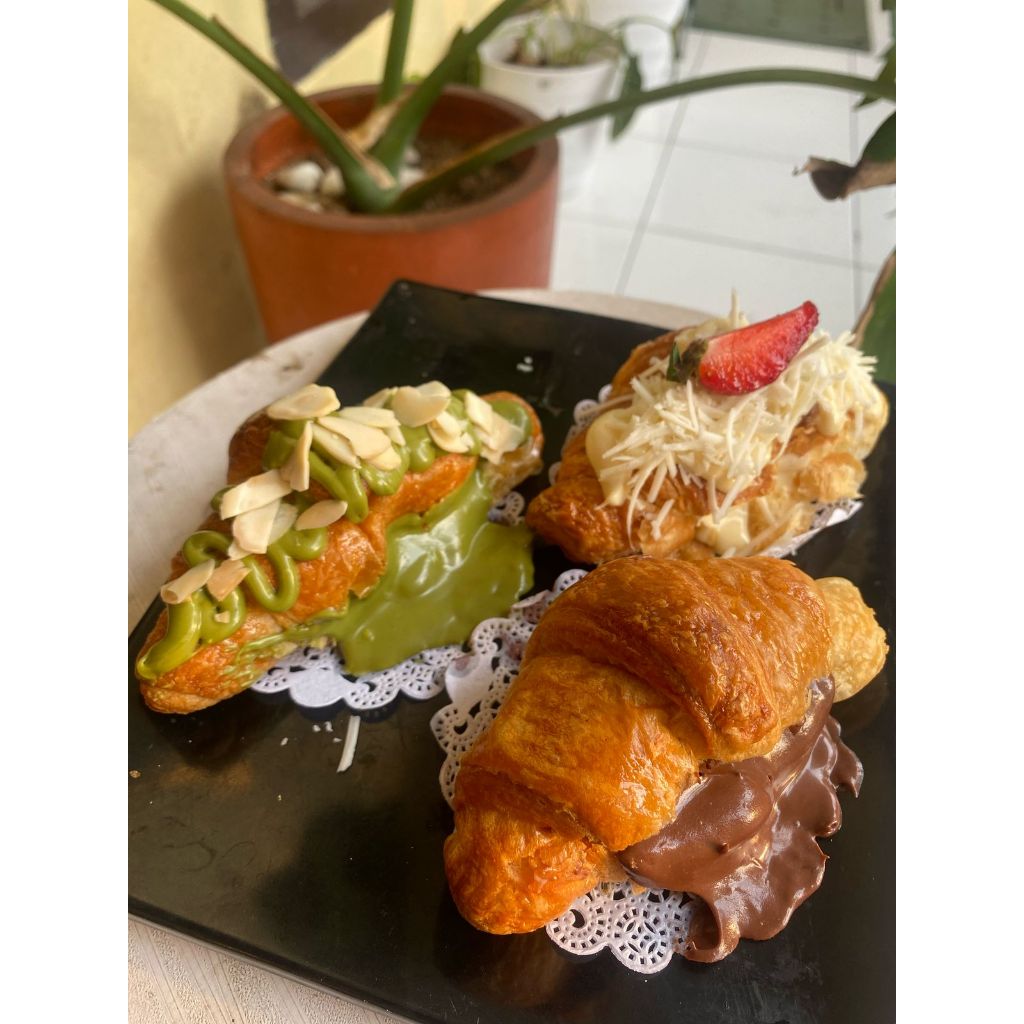 

Etty"s Bakery - Croissant / Roti Croissant / Butter Croissant