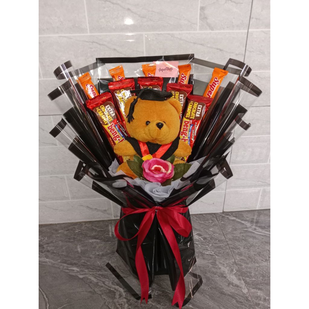 buket wisuda boneka dan Snack buket murah