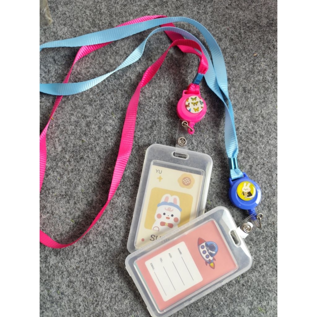 

Tempat kartu ID CARD