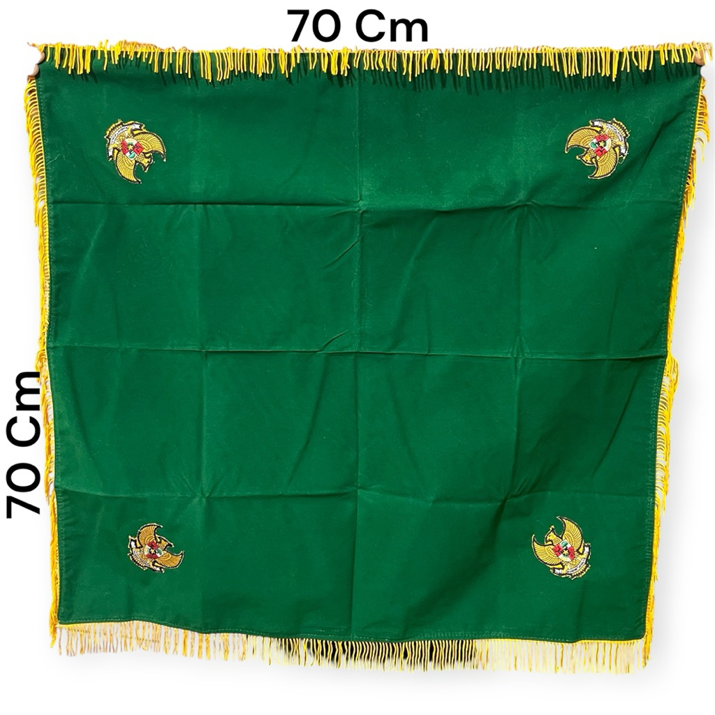 

Lancar Jaya Advertising Alas Baki Bendera Upacara Premium 70x70 cm – Beludru Mewah, Rumbai Emas, Logo Pancasila di Tiap Sudut | Bisa Custom Instansi / Organisasi / Pemerintahan