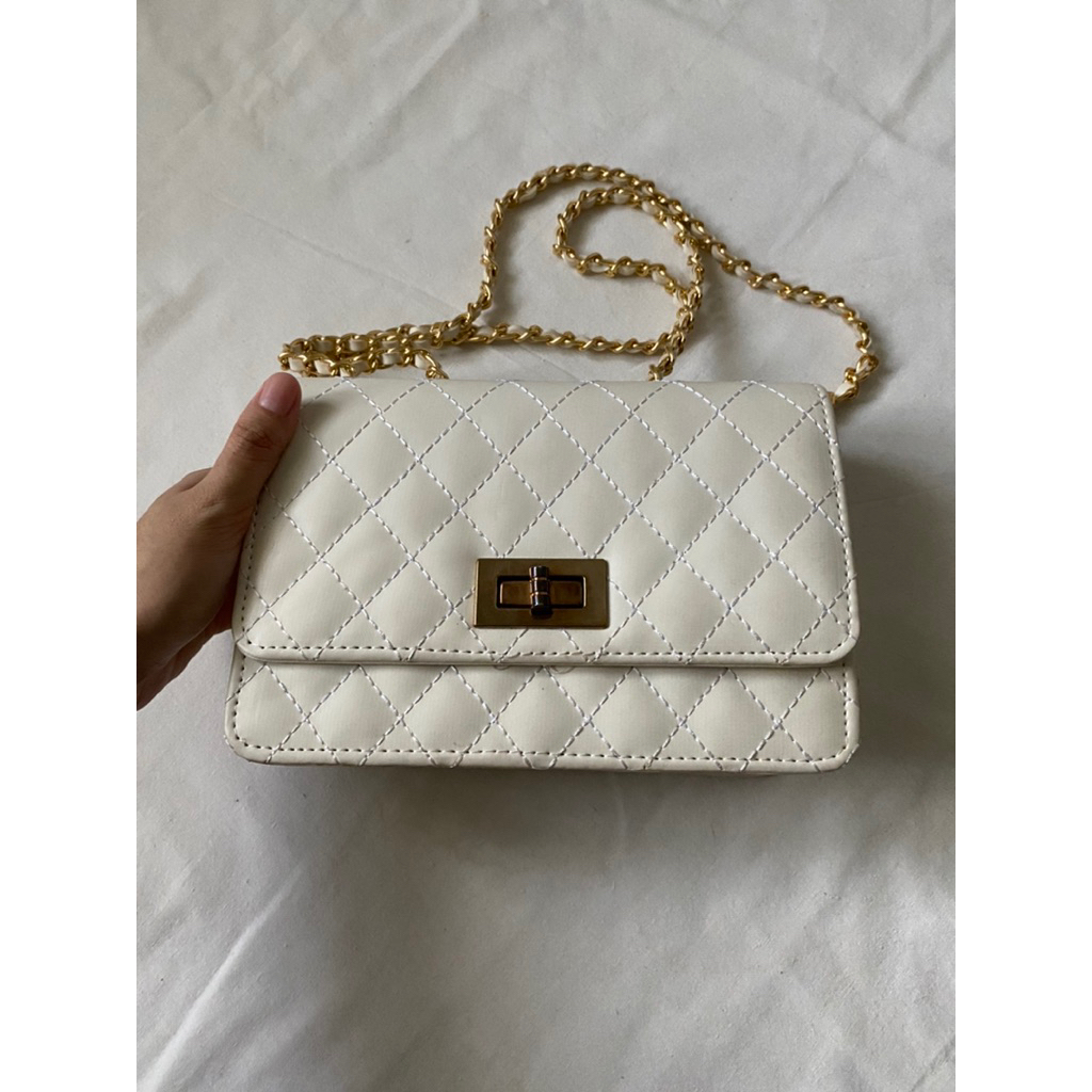 PRELOVED - Tas putih rantai gold