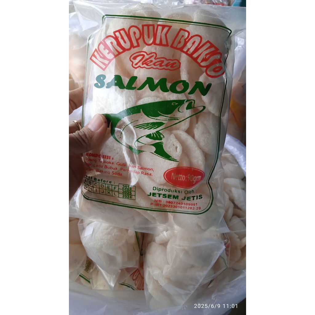 

Kerupuk ikan salmon berat 90 gram perbungkus khas cilacap