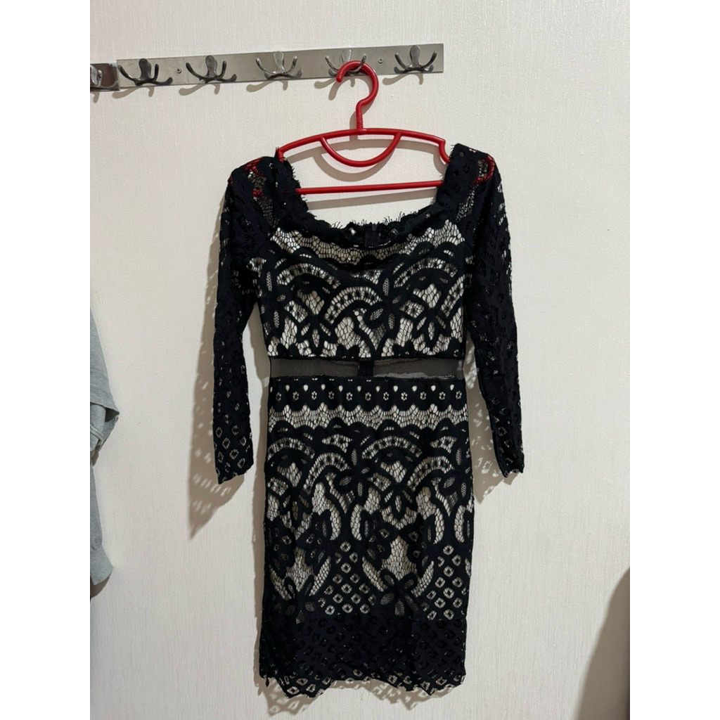 DRESS PESTA WANITA BROKAT SABRINA HITAM PRELOVED