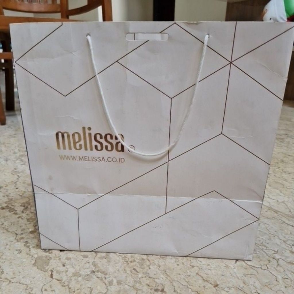 

Paper Bag Melissa Original store warna putih
