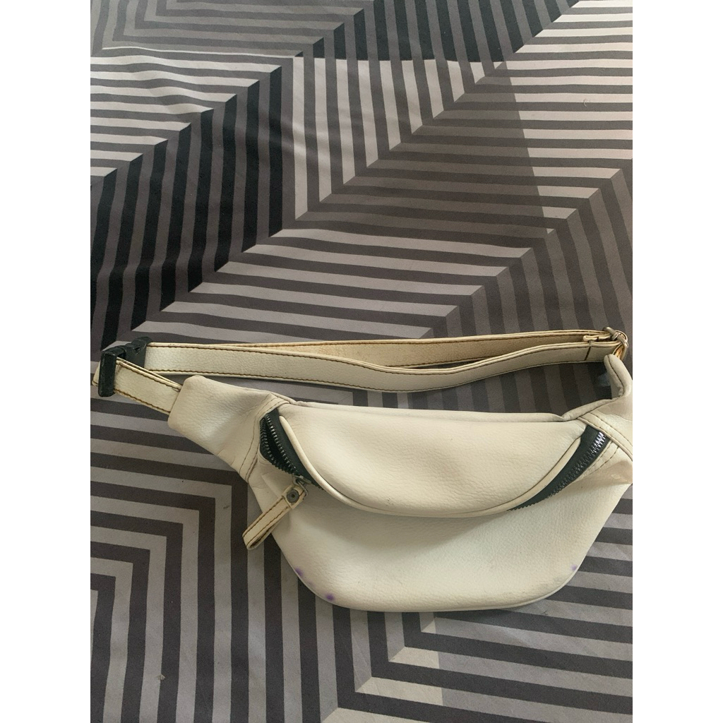 Preloved waistbag putih