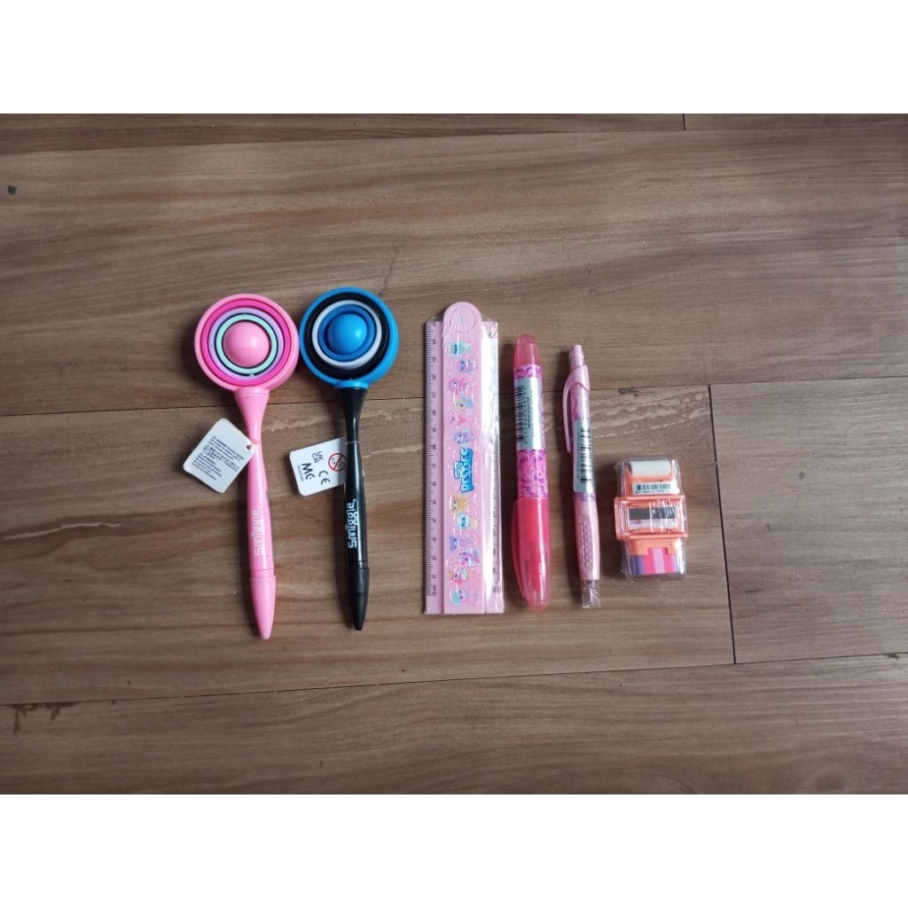 

Smiggle Ballpoint/Pulpen/Penggaris (original smiggle 100% - Bukan KW - Bukan Mirror)