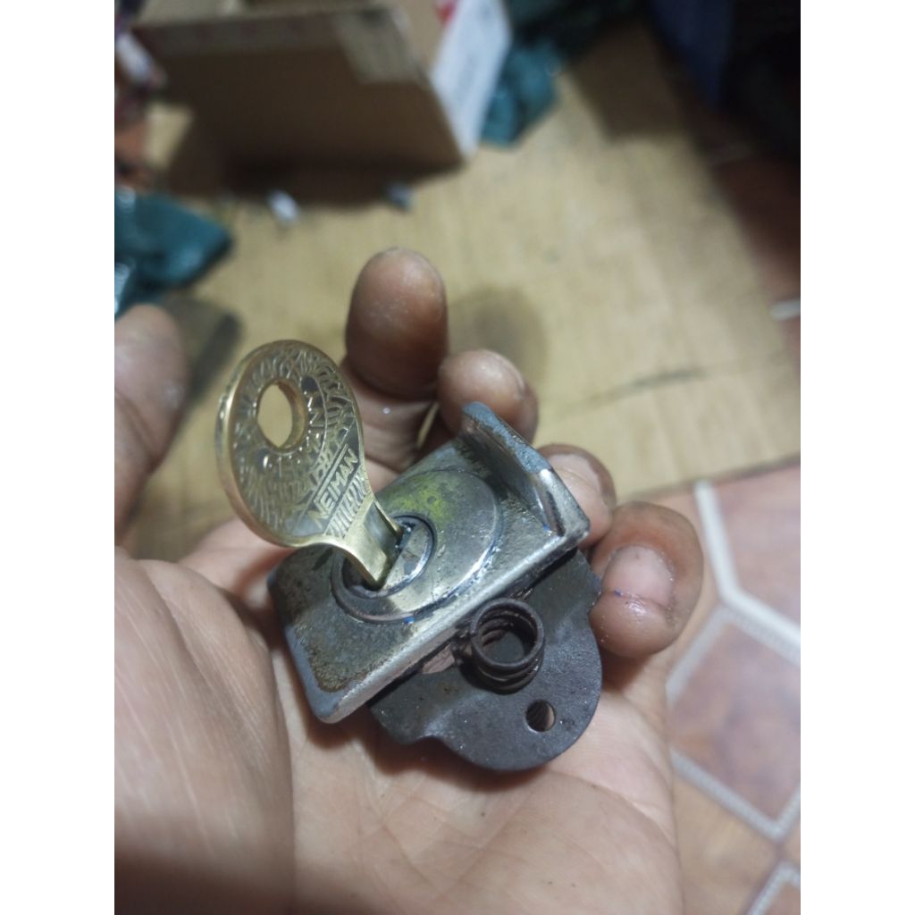 Kunci box laci Vespa Sprint/Super/PTS original lepasan