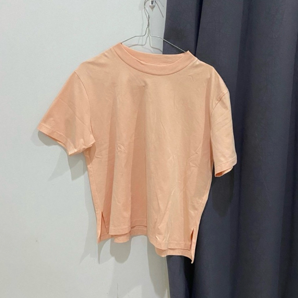 UNIQLO rounded tshirt airism pink peach orange kaos olahraga lari running gym preloved second