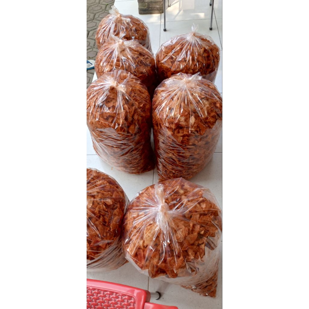 

Kripik Singkong,Kripset,Kripik bawang,cemilan,makanan ringan,kripik pedas gurih,jajanan viral,